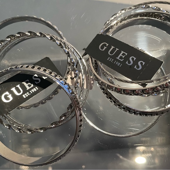 GUESS Textured 5 Pcs Bracelet Set - Picture 3 of 8